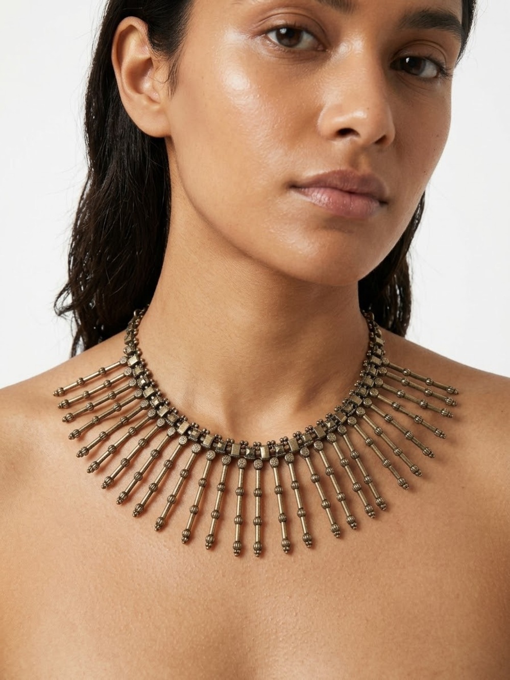 Silver tone necklace